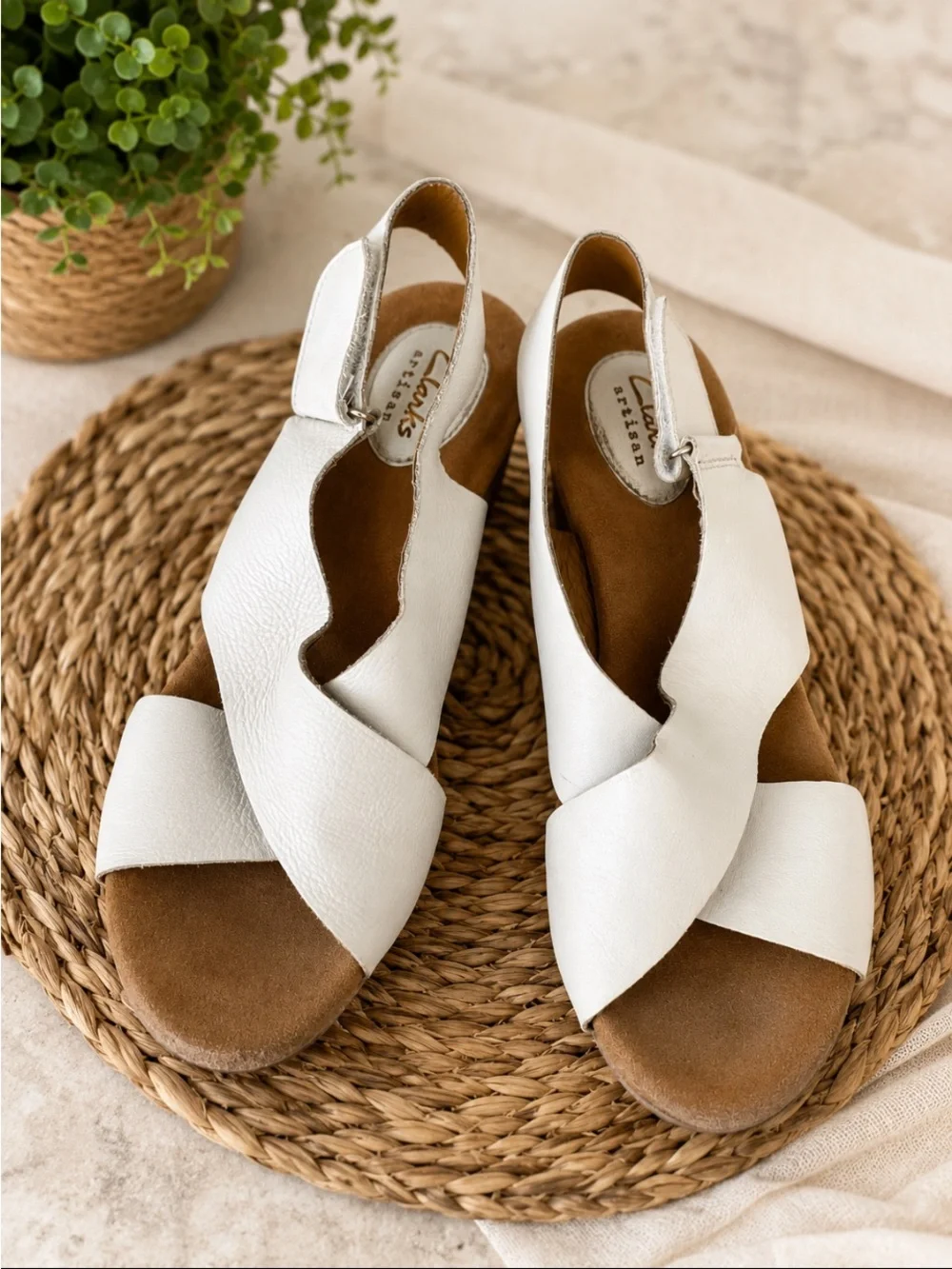 Clarks Cream Leather Crossband Slingback Espadrille size 9